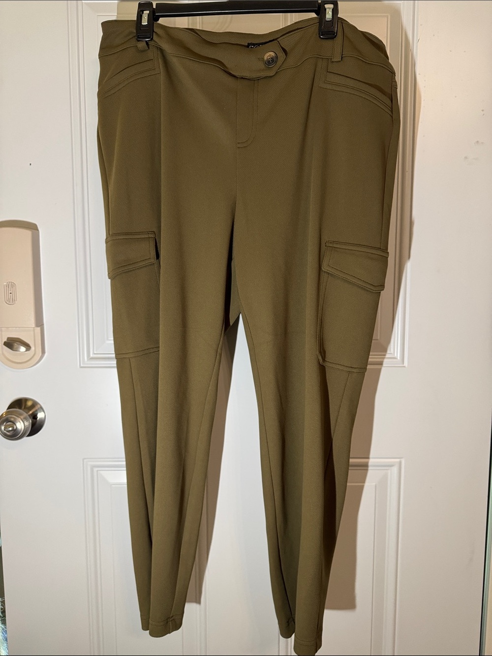 Woman’s Olive Cargo Pants - Stylish Everyday Wear